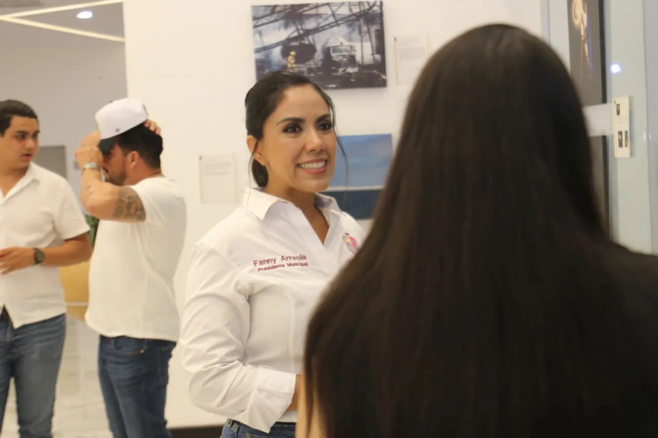 Inauguran exposición “Con Arte Apatzinguense” en el Teatro Constitución