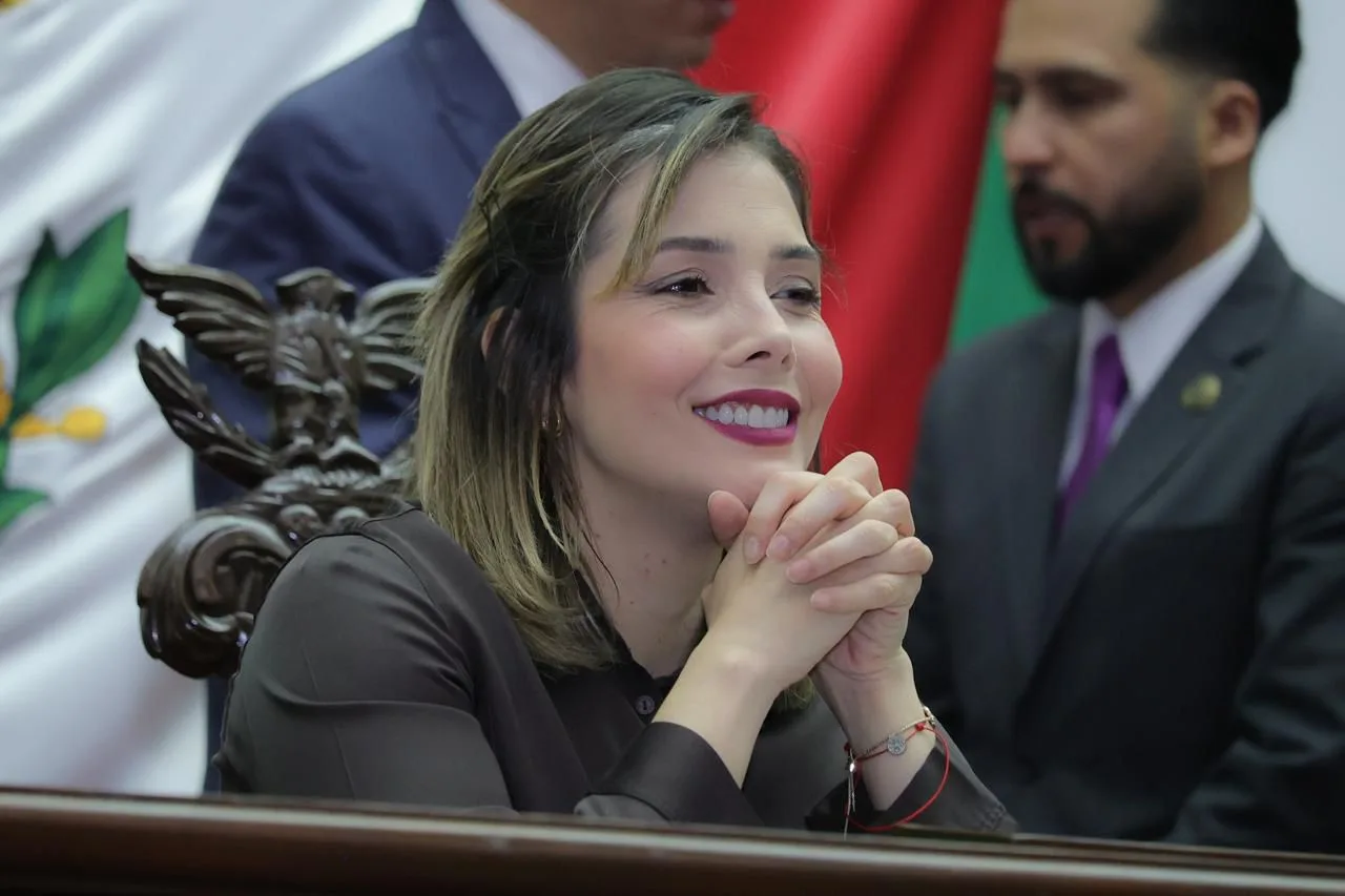 Congreso aprueba propuesta de Brissa Arroyo para sancionar violencia digital