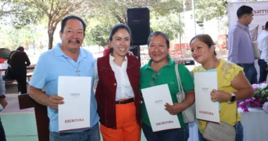 Fanny Arreola impulsa regularización de viviendas con entrega de escrituras