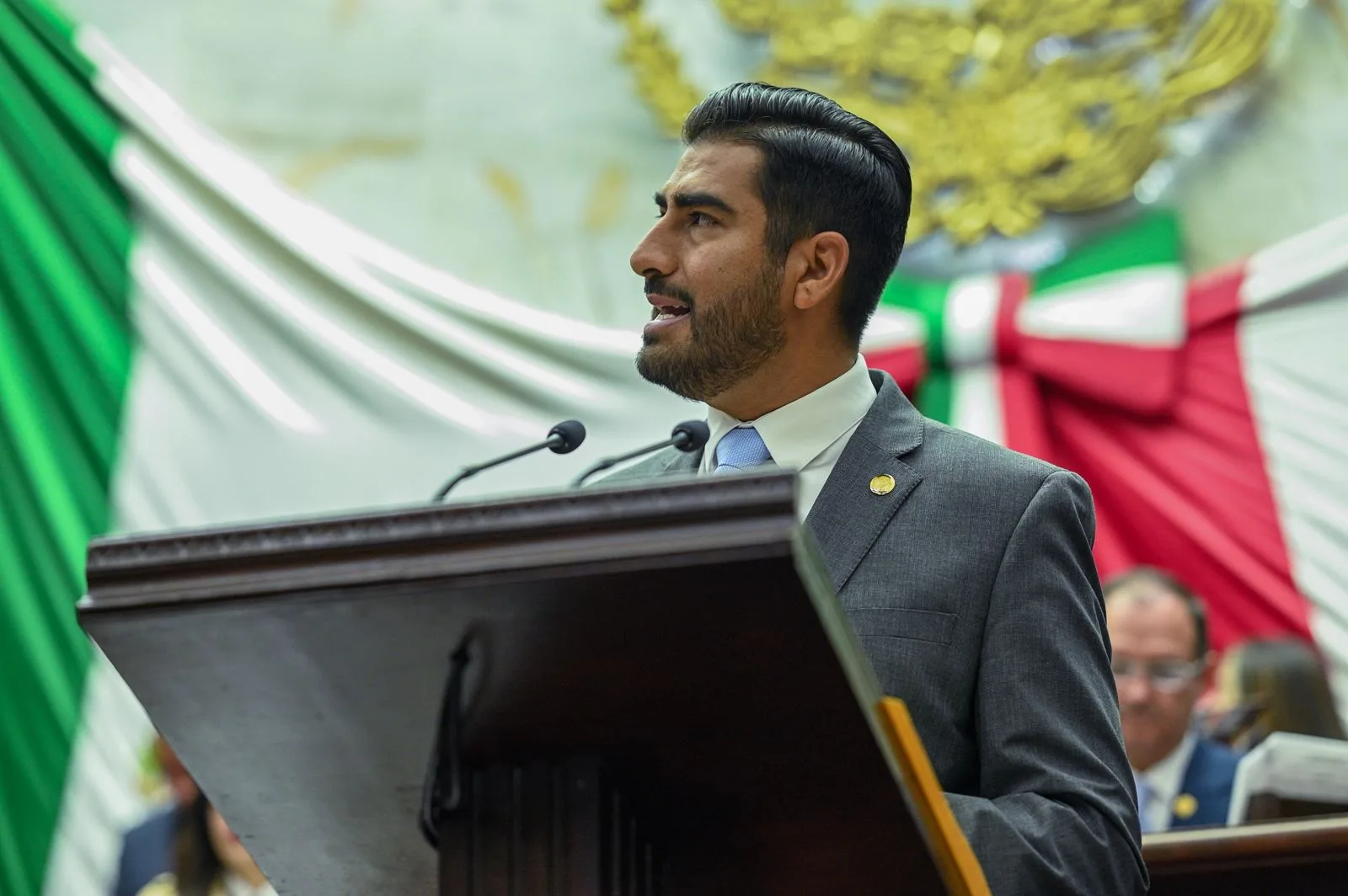 Poncho Chávez impulsa reforma a la Ley de Bibliotecas para incluir a adultos mayores