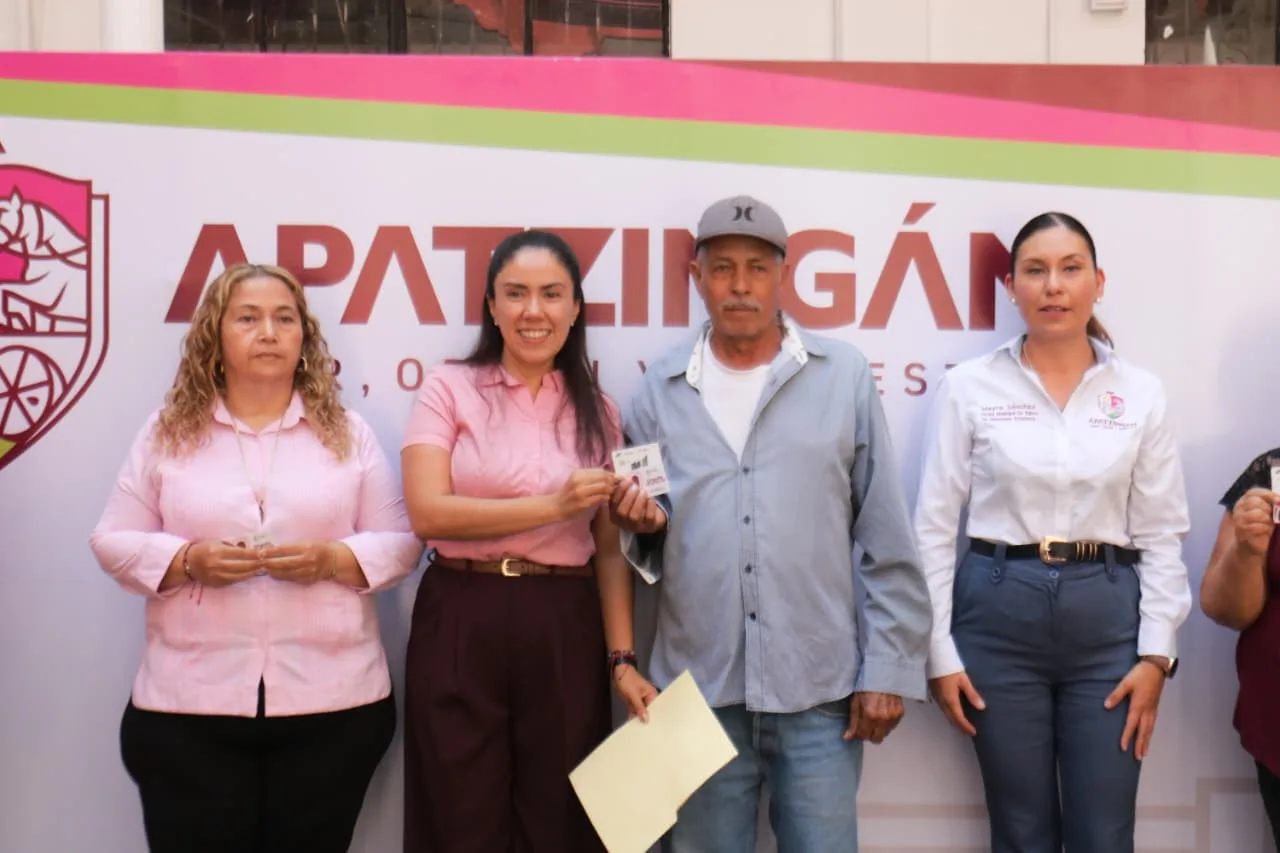 Gobierno de Apatzingán entrega Tarjetas Orgullo Migrante para fortalecer apoyo a familias
