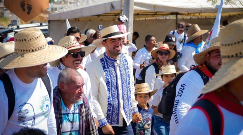 Más de 20 mil peregrinos caminan hacia el Santuario de San José Sánchez del Río en Sahuayo