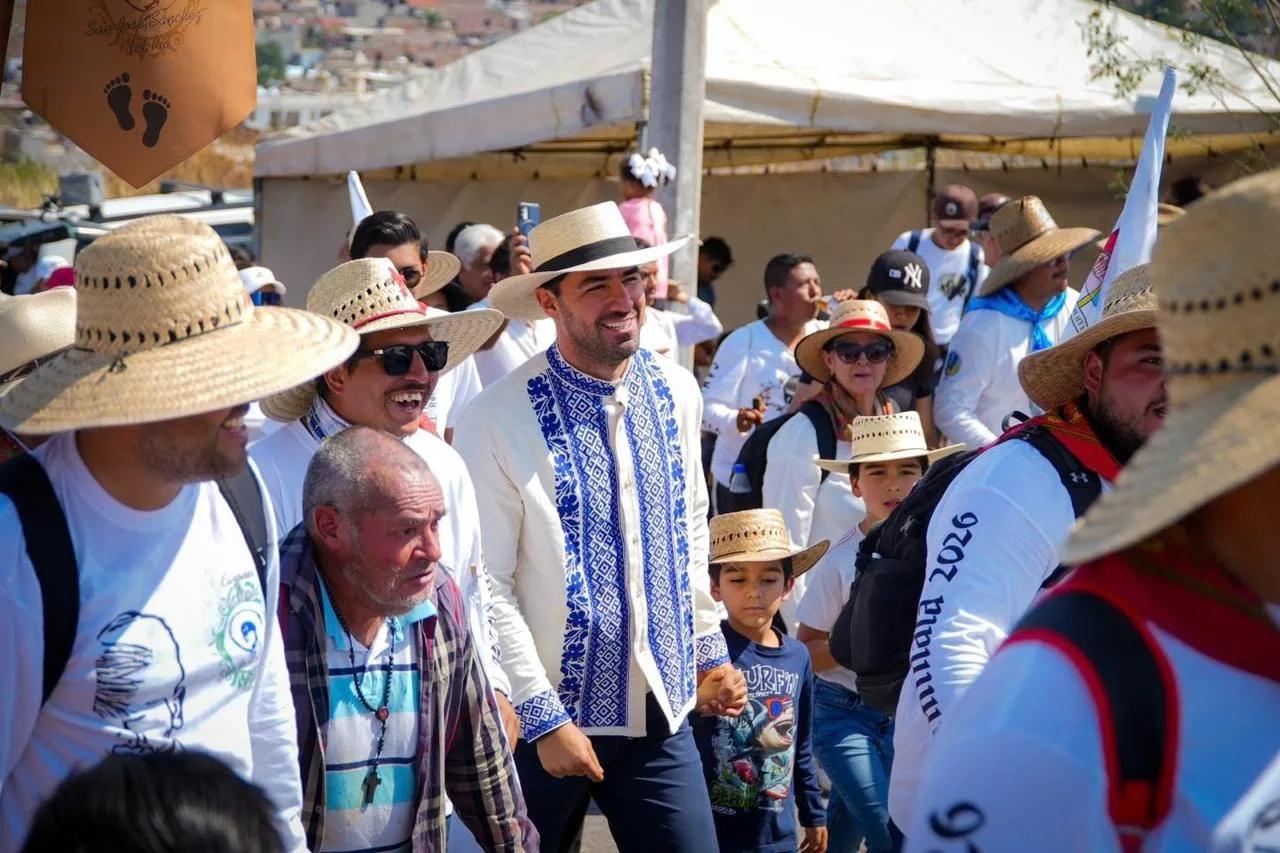Más de 20 mil peregrinos caminan hacia el Santuario de San José Sánchez del Río en Sahuayo