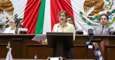 Brissa Arroyo propone inscripción de Amalia Solórzano Bravo en el recinto legislativo
