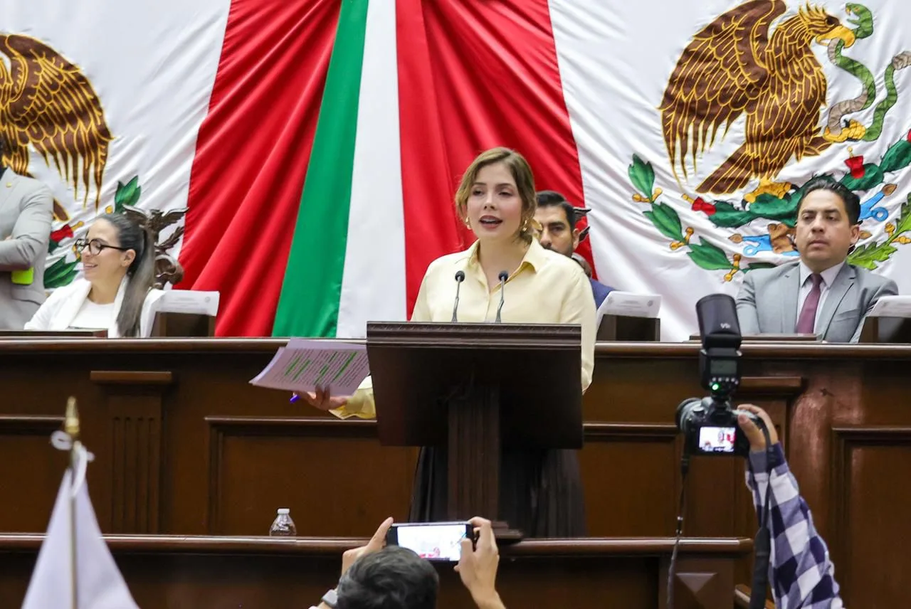 Brissa Arroyo propone inscripción de Amalia Solórzano Bravo en el recinto legislativo