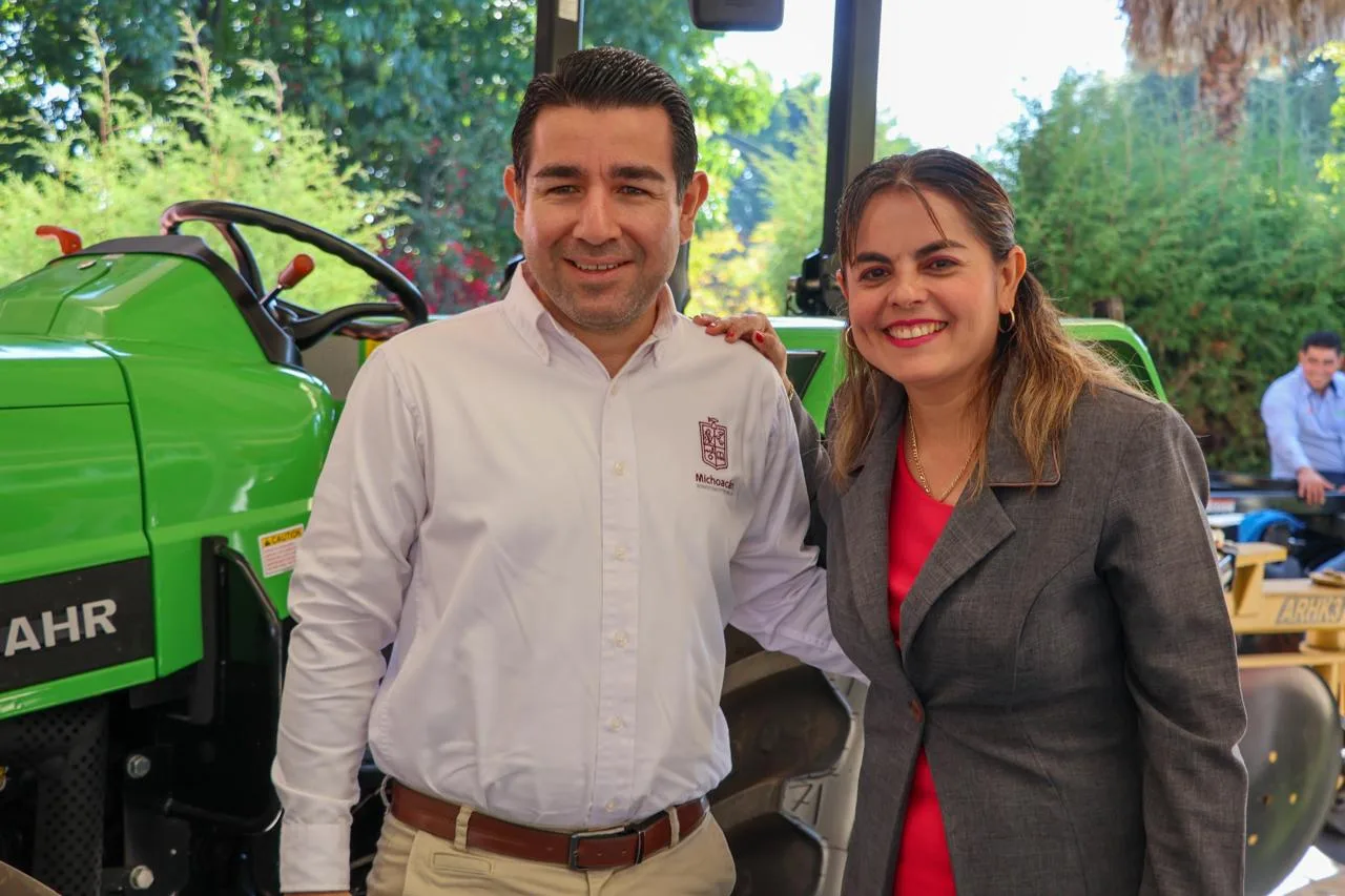 TECNM TACÁMBARO ENTREGA MAQUINARIA AGRÍCOLA Y CIERRA 12 AÑOS DE REZAGO