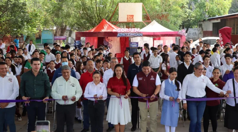Expo Prepárate Apatzingán 2026 orienta a la juventud en su futuro académico y profesional