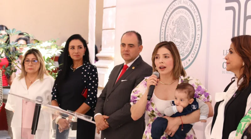 Brissa Arroyo inaugura la primera sala de lactancia materna en el Congreso Local