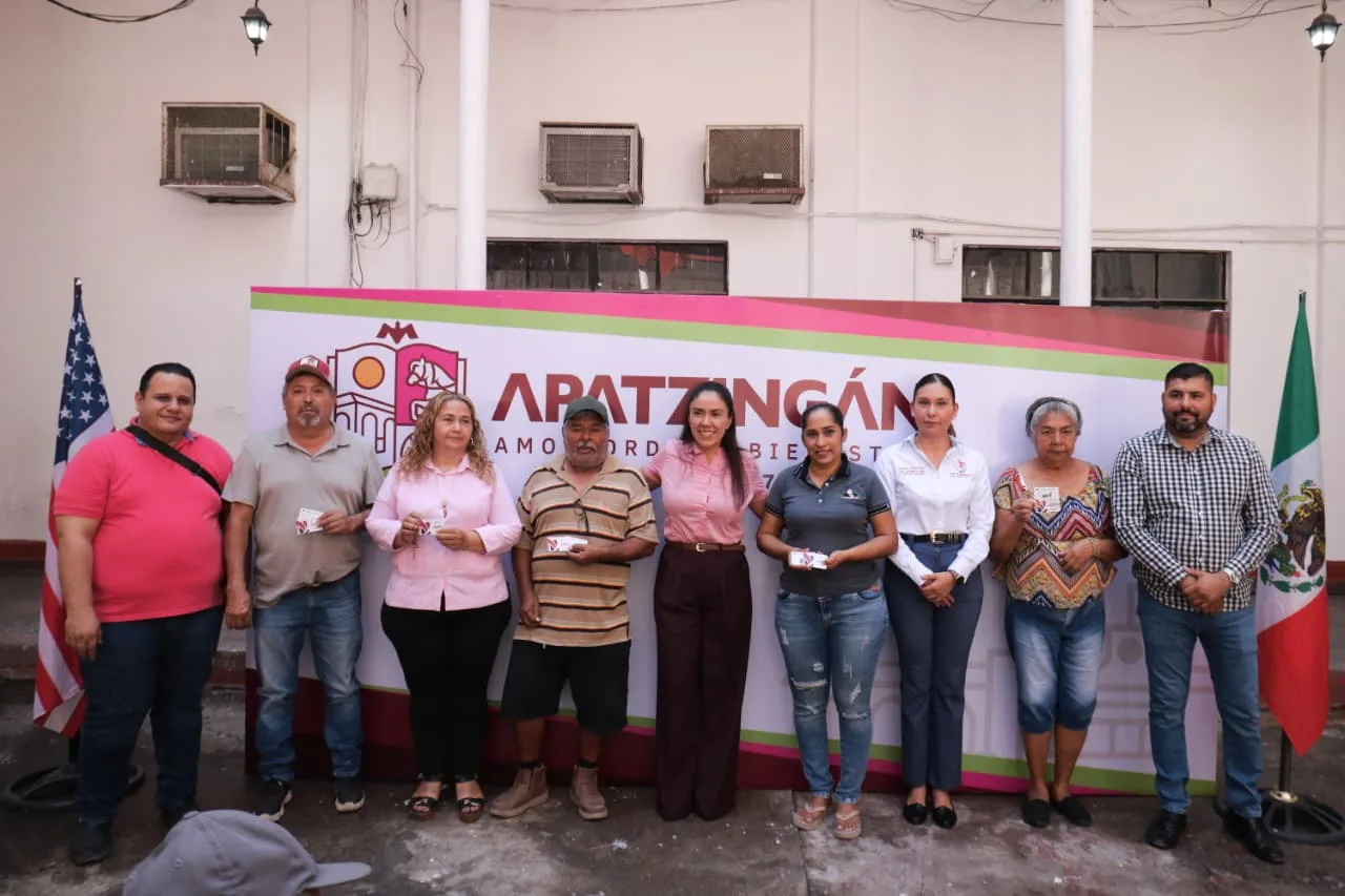 Gobierno de Apatzingán entrega Tarjetas Orgullo Migrante para fortalecer a las familias