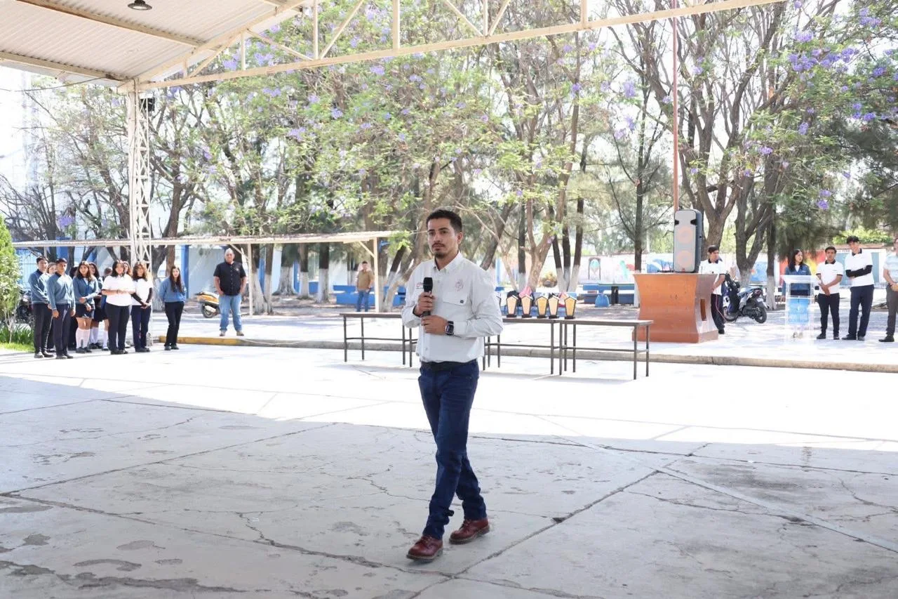 Moisés Navarro reconoce talento estudiantil en COBAEM Yurécuaro