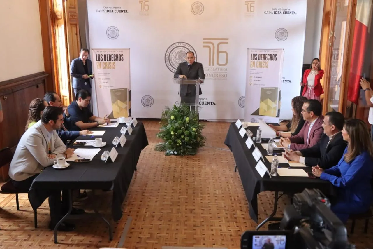 Presentan el libro “Los Derechos en Crisis” en el Congreso de Michoacán
