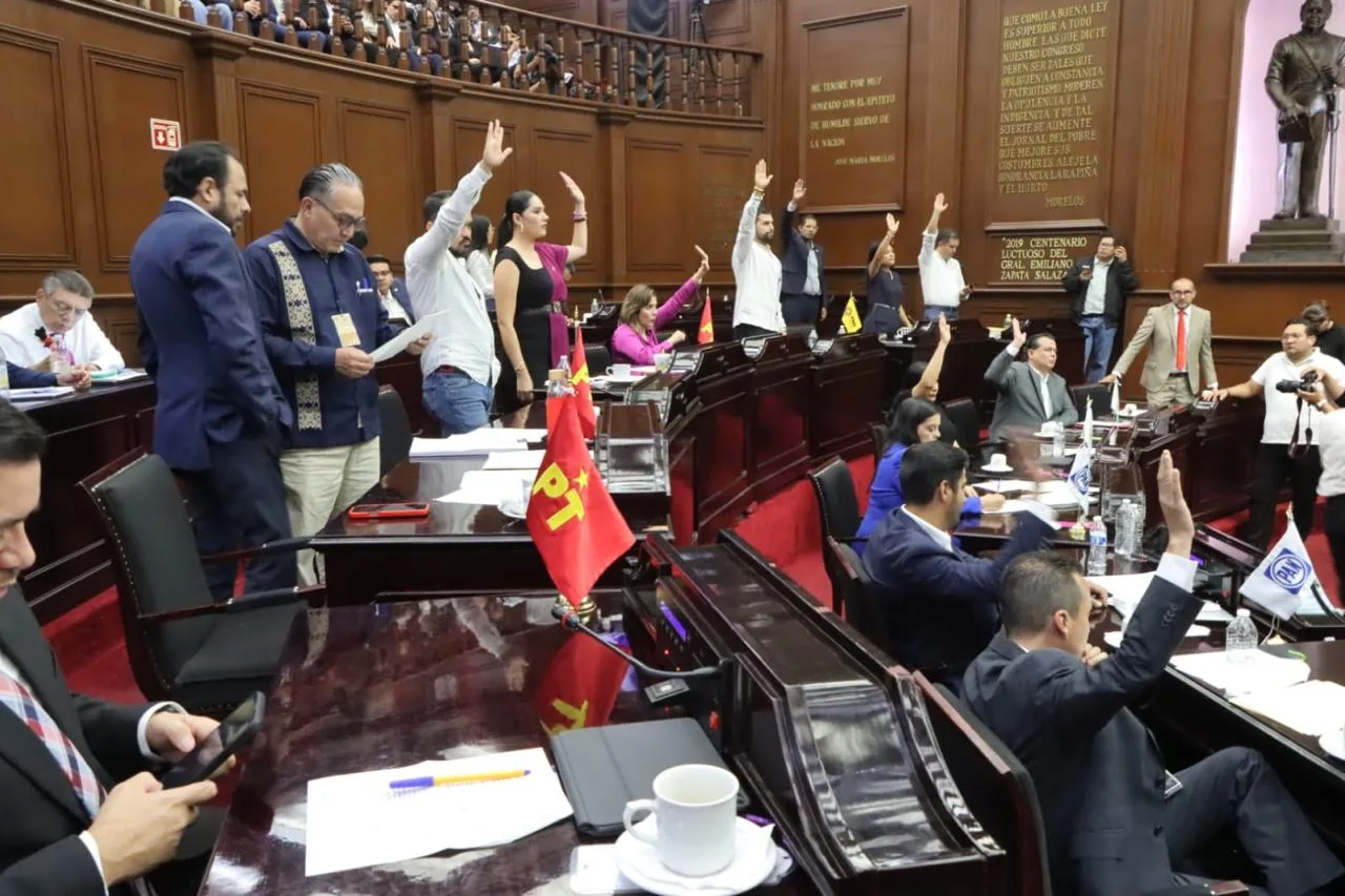 Congreso establece tope de remuneraciones públicas en Michoacán