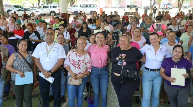 Entrega de Créditos a la Palabra fortalece economía de mujeres en Tierra Caliente