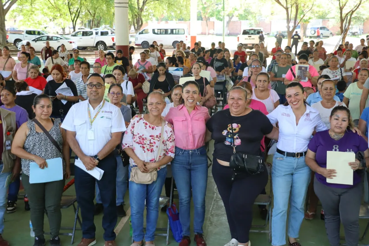 Entrega de Créditos a la Palabra fortalece economía de mujeres en Tierra Caliente