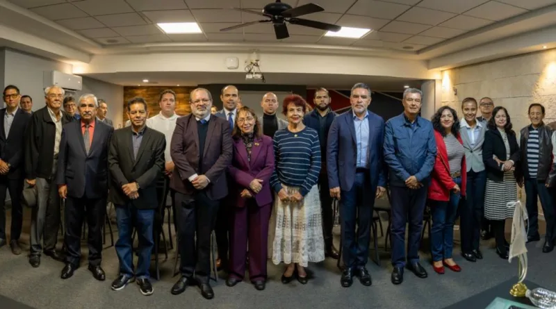 Presentan libro sobre los Estatutos del Colegio de Abogados del Estado de Michoacán, A.C.
