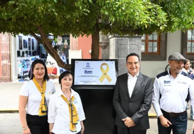 Carlos Soto recibe el distintivo “Municipio Dorado” por su compromiso con la lucha contra el cáncer infantil