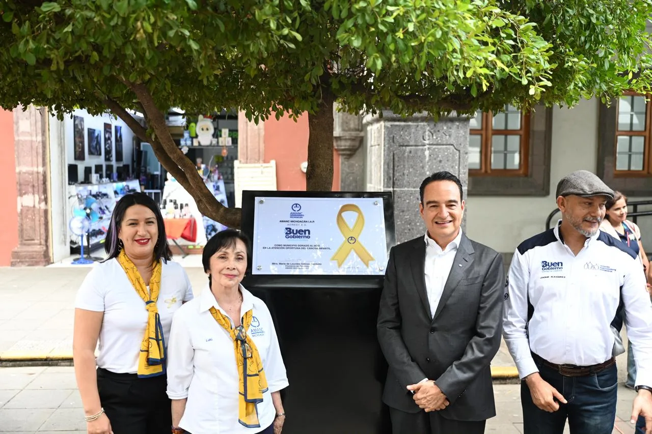 Carlos Soto recibe el distintivo “Municipio Dorado” por su compromiso con la lucha contra el cáncer infantil