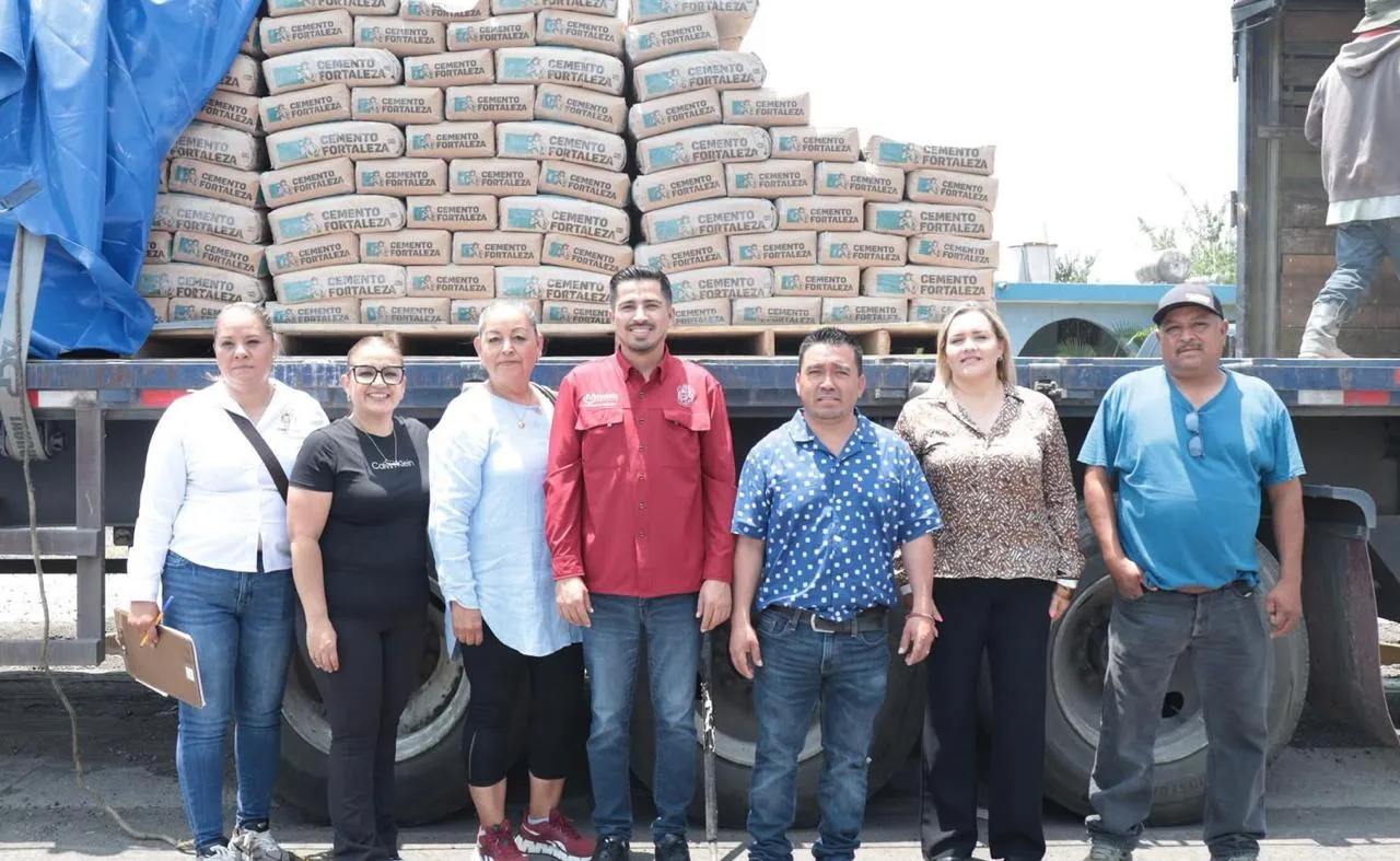 Moisés Navarro entrega apoyos para fortalecer el desarrollo del campo en Yurécuaro