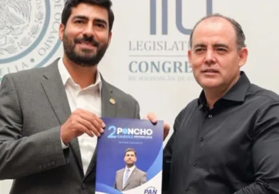 Poncho Chávez Entrega Informe Sobre el Trabajo Legislativo Realizado Durante el Último Año