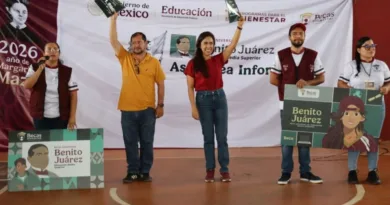 Fanny Arreola Acerca Oportunidades Educativas a Jóvenes Mediante las Becas Bienestar en Apatzingán
