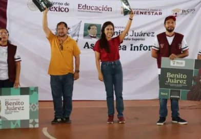 Fanny Arreola Acerca Oportunidades Educativas a Jóvenes Mediante las Becas Bienestar en Apatzingán