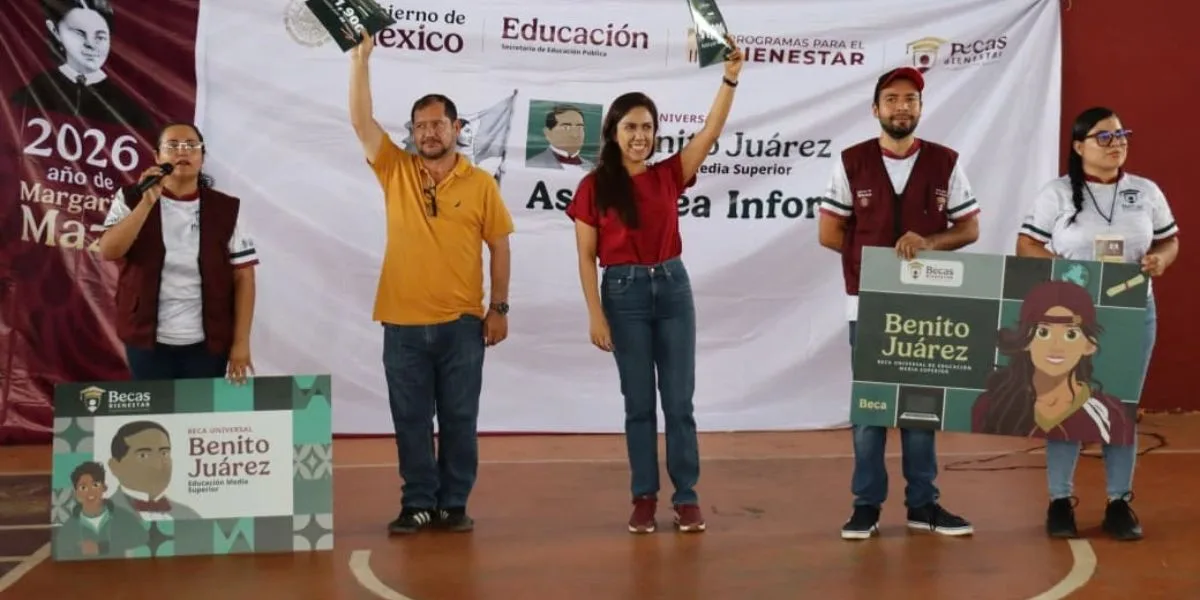 Fanny Arreola Acerca Oportunidades Educativas a Jóvenes Mediante las Becas Bienestar en Apatzingán