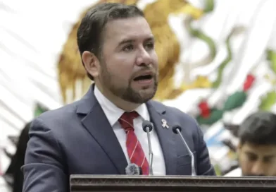 Reyes Galindo Presenta Iniciativa para Proteger la Dignidad de los Maestros en Michoacán