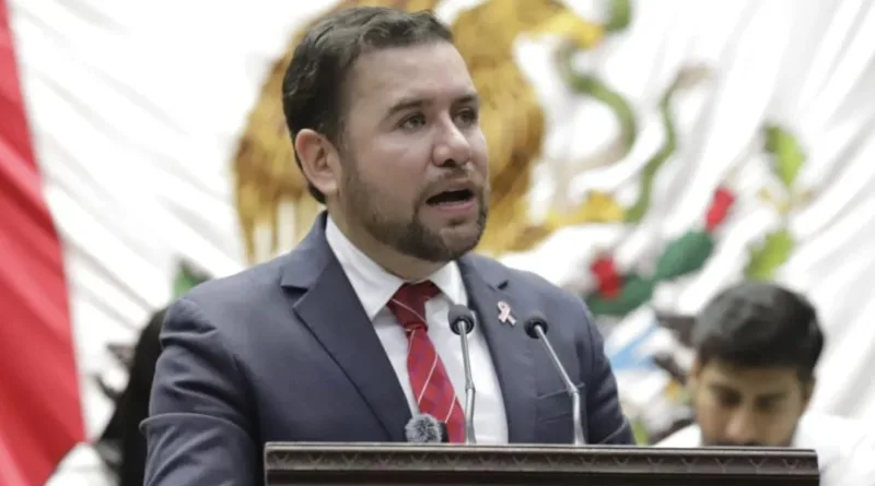 Reyes Galindo Presenta Iniciativa para Proteger la Dignidad de los Maestros en Michoacán