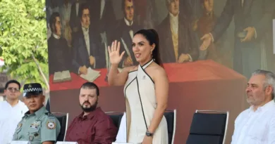 Con Ofrenda Guardia de Honor y Desfile Apatzingán Recuerda su Legado Histórico.