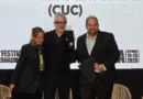 Alfonso Cuarón recibe la Medalla Filmoteca UNAM entre aplausos en el FICM